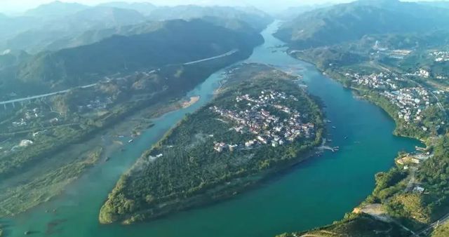 中国“漂”在水上的古城,400年没有桥不通车,游客爆满住不下
