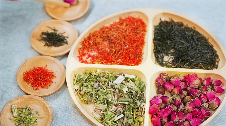 桃花红枣茶的做法