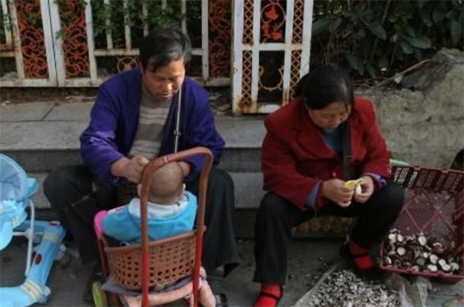 孩子嫌弃妈妈丑怎么办 嫌弃父母邋遢是我的错吗