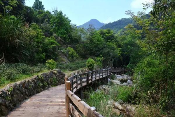梅州旅游景点哪里好玩 必去十大景点推荐（蕉岭县长潭旅游区攻略）