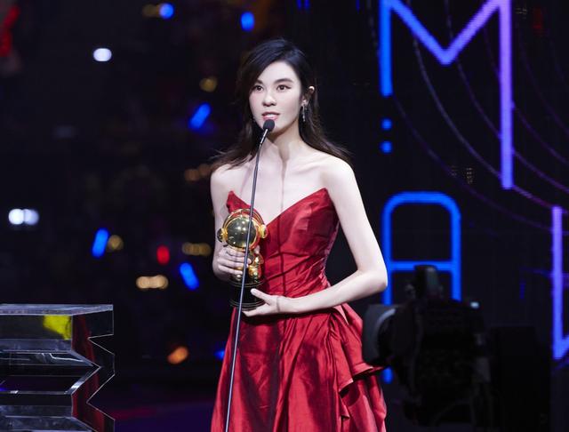 罗震环和杨幂像么(被称小杨幂的09年快女罗震环现状)