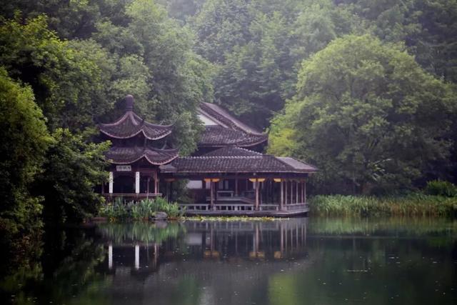 西湖必去的十大景点排名榜单(17个收费景点全部免费开放)