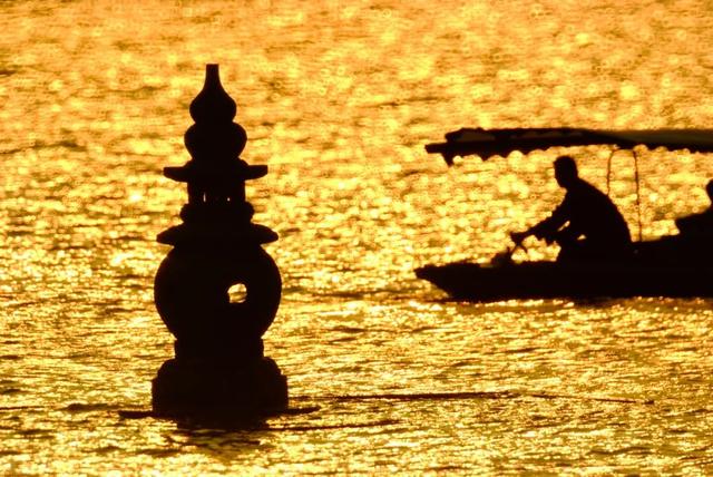西湖必去的十大景点排名榜单(17个收费景点全部免费开放)