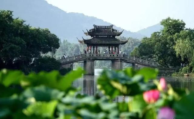 西湖必去的十大景点排名榜单(17个收费景点全部免费开放)