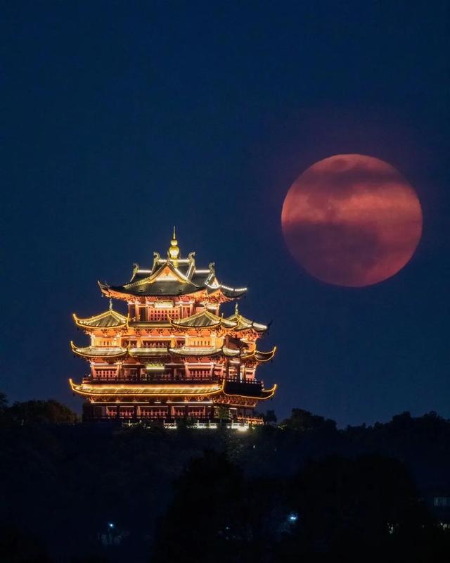 西湖必去的十大景点排名榜单(17个收费景点全部免费开放)