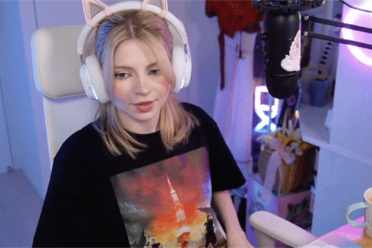 艾什莉体模直播游玩《FF7重生》Demo 并身着联动服装