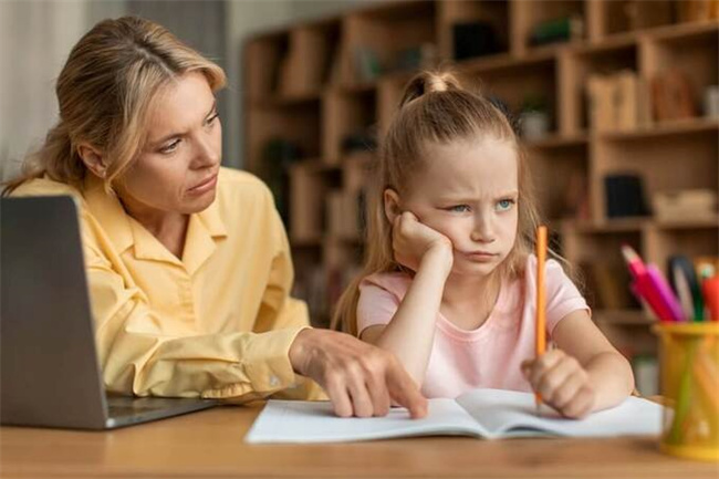 幼儿园孩子总把别人东西带回家怎么办
