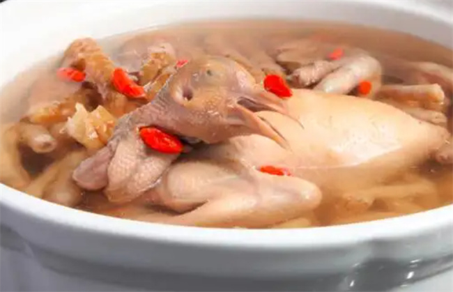 为什么啤酒可以喝很多瓶，而白酒不可以