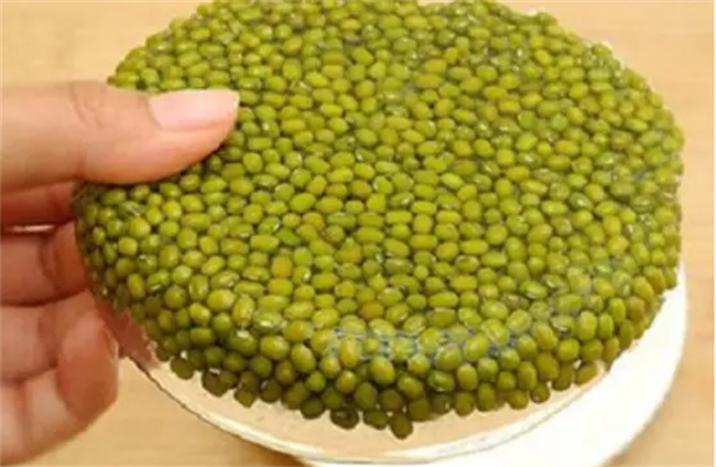 发霉的杨梅煮熟了能吃吗