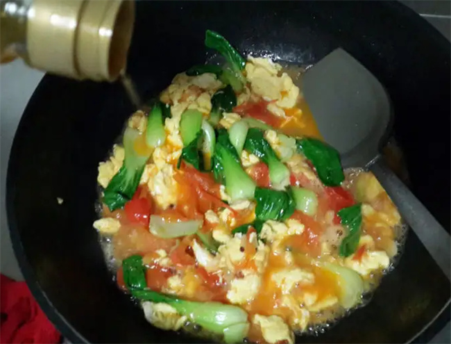 营养美味的草菇虾球制作方法