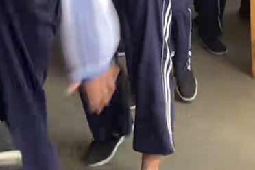 山东某中学为防止攀比 提议全班穿布鞋！校长表示赞同