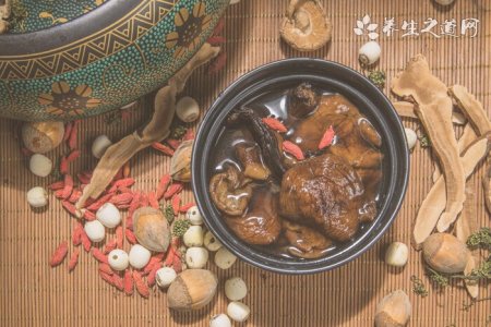 甲鱼汤怎么炖补肾?甲鱼汤加什么材料补肾?