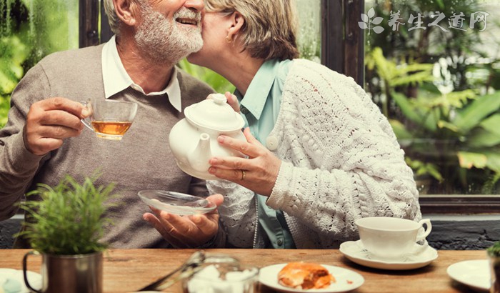老人尿酸高能吃什么水果