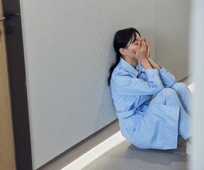 为值夜班的医生护士鼓与呼：请给我们更多关注！