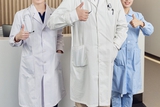 白大褂对医生有多重要？这位院长跟“白大褂”杠上了