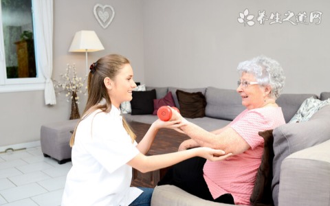 老年人湿热重怎么办