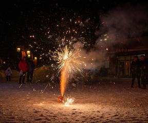 烟花爆竹致眼伤多有发生，医生呼吁安全第一